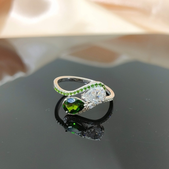 14K Solid White Gold Pear Shaped Moissanite x Diopside Ring - Picture 5 of 6